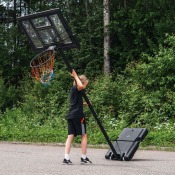 Court Rookie portabel basketkorg uppställd utomhus