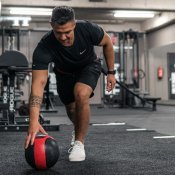 Gruppträning med Gymstick medicinboll – mångsidigt redskap för funktionell träning