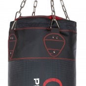 Detaljbild på Heavy Bag boxsäckens ovandel med svart ytmaterial, förstärkta sömmar och upphängning i kedjor.