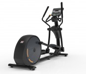 Impulse RE700 Black crosstrainer i diagonal bakvy som visar ramens form och det bakre svänghjulet