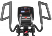Detaljbild på konsol med färgdisplay och tydliga funktionsknappar på Gymstick PRO20.0 crosstrainer
