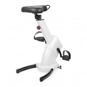 Motionscykel Gymstick Desk Bike med kompakt ram, integrerat skrivbord och vit färg, sedd snett bakifrån