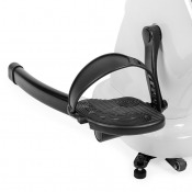 Detaljbild på pedal monterad på Gymstick Desk Bike