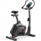 Motionscykel Gymstick GB6.0 sedd i sned vinkel bakifrån med upprätt ram, sadel och styre