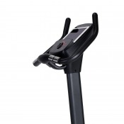 Detaljbild på styre sedd i sned vinkel med greppytor och displayhållare