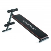Gymstick Ab Bench magbänk med svart vadderad sittyta och fotstöd med skumrullar på stålram.