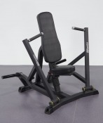 Impulse IFP Seated Chest Press Black fotograferad i studio