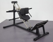 Impulse IFP1617 Hack Squat fotograferad i studio