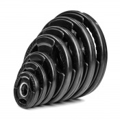 Rubber Weight Plate Set 67,5 kg med flera svarta gummiviktskivor staplade i avtagande storlek, fristående.