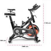 Gymstick FTR Indoor Racer spinningcykel sedd i sned vinkel med svänghjul, pedaler och stabil golvbas.