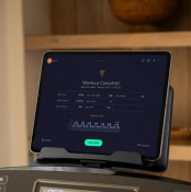 T9 löpband med tydlig digital träningsdisplay