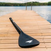 Ozean Basic SUP-paddel på brygga vid vattnet