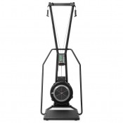 Gymstick Air Ski Trainer Pro skitrainer sedd framifrån med cirkulärt fläkthus och parallella draghandtag.