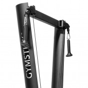 Detaljbild på draghandtag och linor monterade i övre ramsektionen.