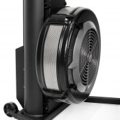 Detaljbild på fläkthjul och sidokåpa med synlig infästning och rund form.