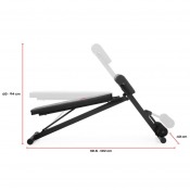 Träningsbänk med svart vaddering och smal stålram, sedd från sidan med ryggstödet i låg position.