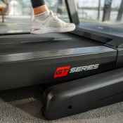 Gymstick GT5.0 löpband med närbild på löpytan