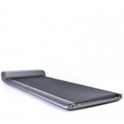 Gymstick WalkingPad gåband med låg profil, svart ovandel och hopfällbar konstruktion, visat fristående