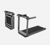 Detaljbild på löpytans struktur och kantprofil på Kingsmith WalkingPad X218