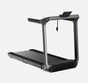 Kingsmith WalkingPad X218 gåband i sned framvy med stabil bas och rektangulär gångyta