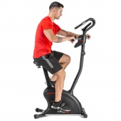 Motionscykel Gymstick Crank Bike X4 i svart utförande med person som cyklar, sedd från sidan