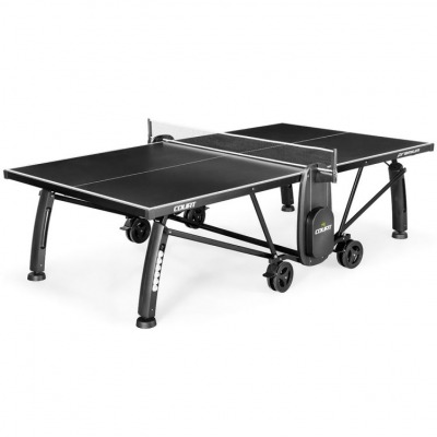 Court Premium pingisbord utomhus med svart ram, nät och hopfällbar konstruktion.
