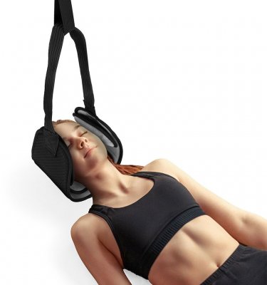 Gymstick nacktraktionsset i användning - neck traction device