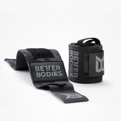 Better Bodies Camo Wrist Wraps handledsstöd med kardborre och tumögla i mörkt kamouflagemönster.