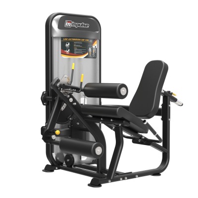Impulse PL9019 Leg Extension Leg Curl benmaskin med viktmagasin, sits och rullkuddar för benövningar.