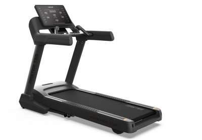 Master Fitness T50 löpband i sned sidovy som visar stabil ramprofil och plan löpyta