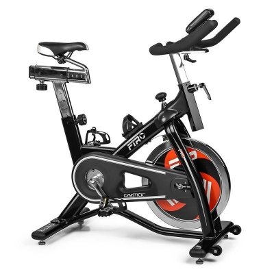 Gymstick FTR Indoor Racer spinningcykel med svänghjul framtill, triangulär ram och justerbar sadel i svart och rött utförande.