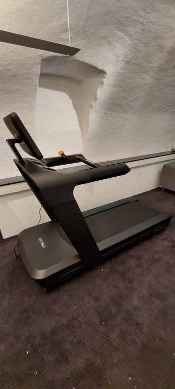 Impulse AC810 löpband sett från sidan